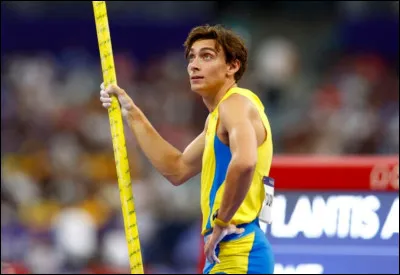 Armand Duplantis est le détenteur du record du monde de saut à la perche. Pour quel pays concourt-il ?