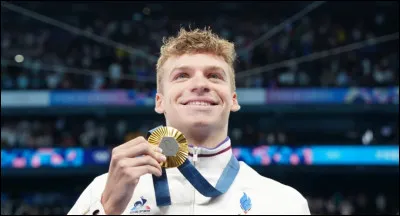 Avec ses 4 médailles d'or aux Jeux olympiques de 2024, ce français a marqué l'histoire de la natation. Comment s'appelle-t-il ?