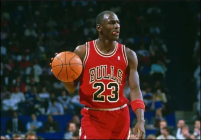 Une des plus grandes stars du basket, celui qui porte même des chaussures à son nom, qui est-il ?