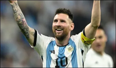 Toujours dans le football, quel est ce joueur argentin, possédant le plus grand nombre de Ballons d'or de l'histoire ?