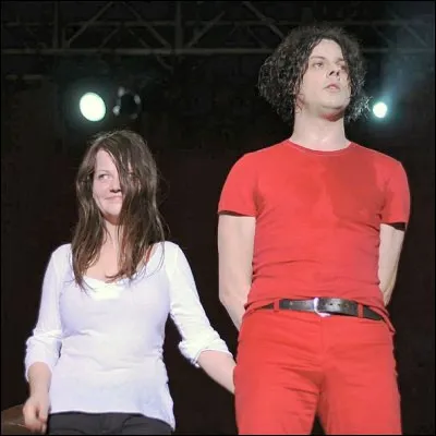 Quelle chanson de rock des ann&eacute;es 2000 poss&egrave;de un riff de guitare fr&eacute;quemment scand&eacute; par des supporters sportifs ?