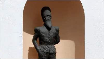 Boby Lapointe : Aragon et Castille. (cette chanson est sortie en 1961)Au pays daga d'AragonIl y avait ugud une filleQui aimait les glaces au citronEt vanille...&Agrave; d&eacute;faut de glace au chocolat, qu'a-t-il pris comme dessert ?