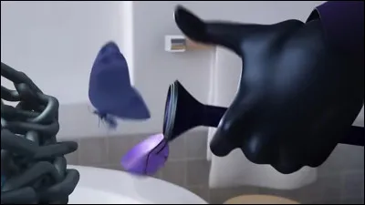 Lorsque Mike Rochip est sous lidentité de Miraclonizer, dans lequel de ces objets est logé lAkuma qui lui a permis de se transformer en super-vilain ?