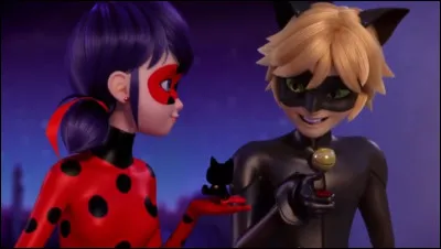 À quel super-vilain, apparu pour la première fois dans la saison 1, Ladybug et Chat Noir se confrontent-ils, au début du téléfilm ?