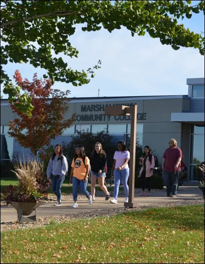 Demain, c'est la rentrée mais tu pars dans un nouveau collège ou lycée. Comment te sens-tu la veille ?