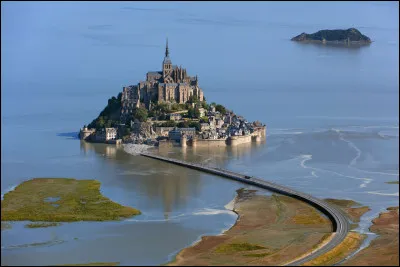 Le Mont-Saint-Michel est situé en Bretagne :