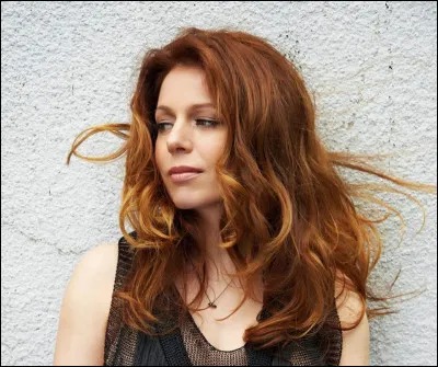 Qui est cette chanteuse qui interprète le titre ''Jolie Louise'' ?