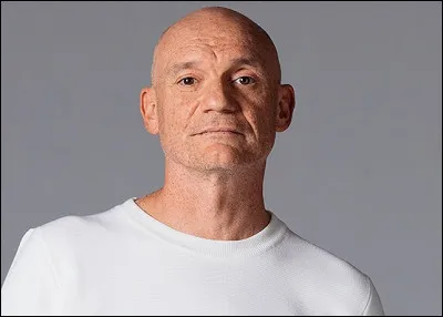 Qui est ce leader du groupe ''Louise Attaque'' ?