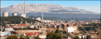 Cette ville du sud de la France est présente sur de nombreux tableaux de Paul Cézanne :