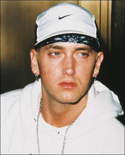 Que lui est-il arrivé lorsqu'il était petit ?