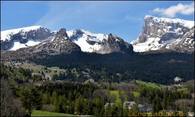 Quel est ce massif montagneux des Préalpes, situé dans le nord-ouest du département et dont une dizaine de sommets dépassent 2 500 mètres ?