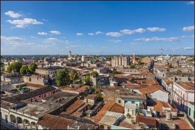 Dans quel pays se trouve Camaguey, ville de 330 000 habitants ?