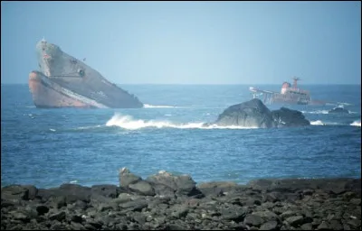 L’Amoco Cadiz chavire en Bretagne au large de Portsall, que transportait-il ?
