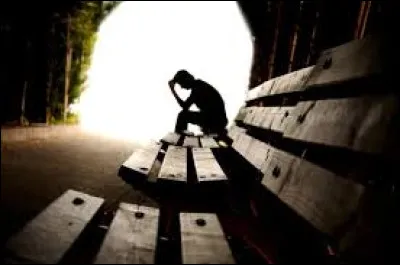 Quel psychologue est considéré comme le fondateur de la suicidologie ?