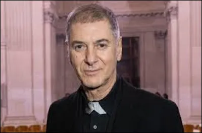 Avec quelle chanteuse Étienne Daho a-t-il chanté la chanson ''Comme un boomerang'', en 2001 ?