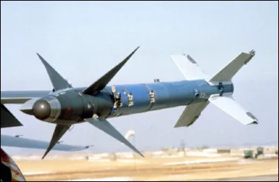 Comment le missile air-air am&eacute;ricain "AIM-9 Sindewinder" est-il guid&eacute; ?