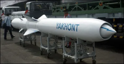 &Agrave; quelle cat&eacute;gorie de missiles appartient le missile supersonique russe "P-800 Oniks" ?