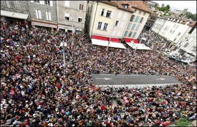 Quel est ce festival qui se tient à Aurillac chaque année en août depuis 1986 ?