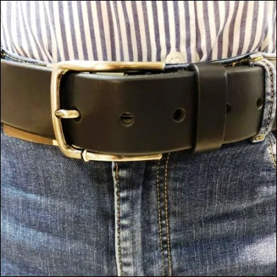 Quelle chanteuse issue de la Star Academy est l�interpr&egrave;te de "La Ceinture" ?