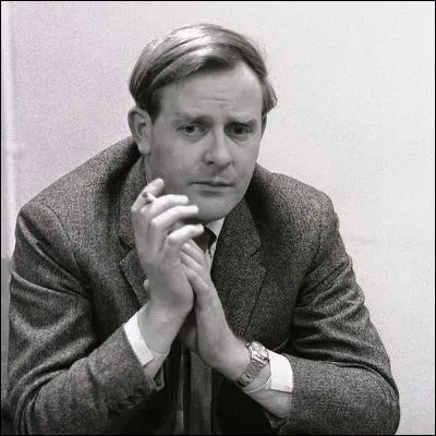 Dans quel genre litt&eacute;raire John le Carr&eacute; a-t-il &eacute;crit ses romans les plus connus ?