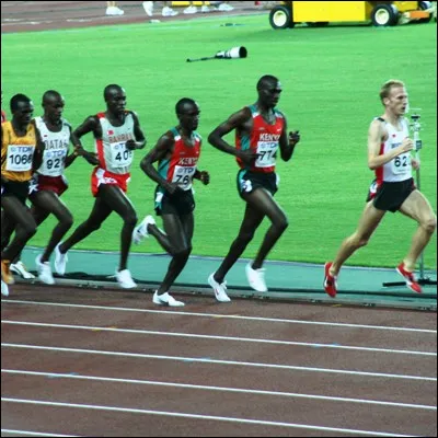 Quel athl&egrave;te fran&ccedil;ais remporta en 1965 un 5000 m&egrave;tres l&eacute;gendaire dont le d&eacute;roulement lui apporta le surnom de "5000 du si&egrave;cle" ?