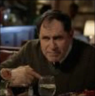 Cest un des prétendants de Meemaw. Mais qui est-ce ?