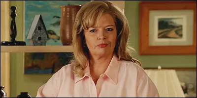 Qui est cette femme blonde qui na pas sa langue dans sa poche ?