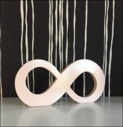 Quel écrivain est l'auteur du roman "Le Zéro et l'Infini" ?