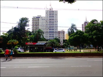 Dans quel pays se trouve Presidente Prudente, ville de 230 000 habitants ?