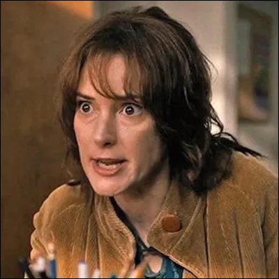 Dans quelle(s) série(s) cette vendeuse, qui est aussi la maman d'un des personnages principaux, apparaît-elle ?