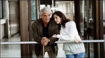 Quelle actrice donne la réplique à Jean-Paul Belmondo dans le film "L'Inconnue dans la maison", sorti en 1992 ?