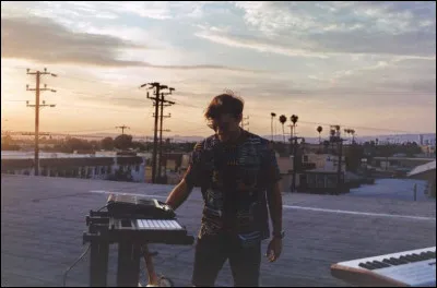 Møme est un compositeur et producteur de musique français. Quel est son style de musique ?