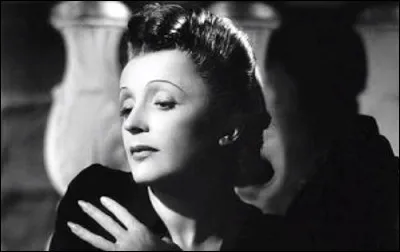 A qui doit-on le roman biographique "La Môme Piaf", publié en 1980 ?