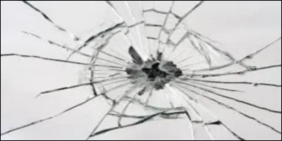 Un miroir brisé, porte-malheur ou porte-bonheur ?