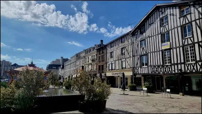 De quel département la ville de Châlons-en-Champagne est-elle le chef-lieu ?