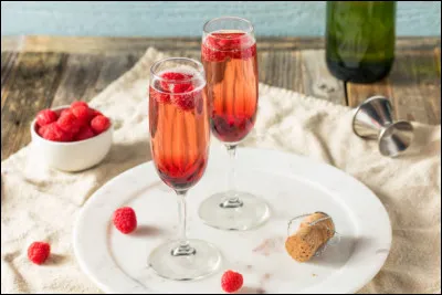 Quel est ce cocktail préparé à base de crème de cassis et de champagne ?