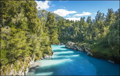 La rivière Dark est un cours deau de la région du Fiordland, en :