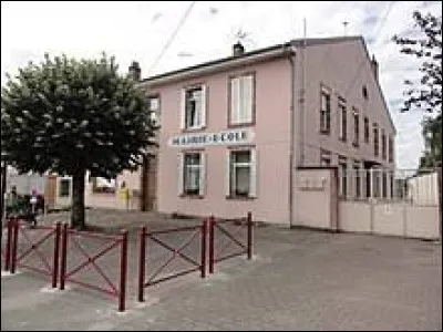 Nous sommes en Lorraine, à Thiébauménil. Village traversé par la Vezouze, à 10 kilomètres de Lunéville, il se situe dans le département ...