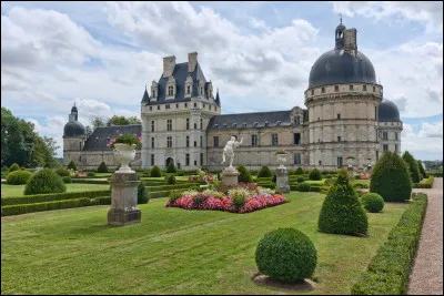 Quel est ce bourg de 2 200 habitants, situé dans le Boischaut nord, connu pour ses fromages, ses vins et son château qui a appartenu à Talleyrand ?