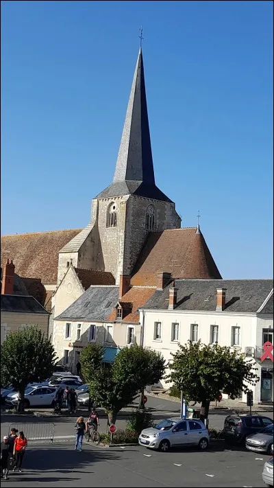 Quel est ce bourg de 2 700 habitants, situé à l'extrémité nord du département dans la vallée du Cher, connu pour son fromage et pour sa production viticole ?