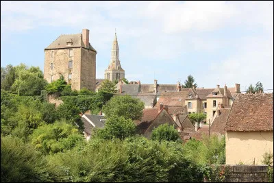 Quelle est cette petite sous-préfecture de 4 000 habitants, située dans la vallée de l'Indre, dans le sud-est du département ?