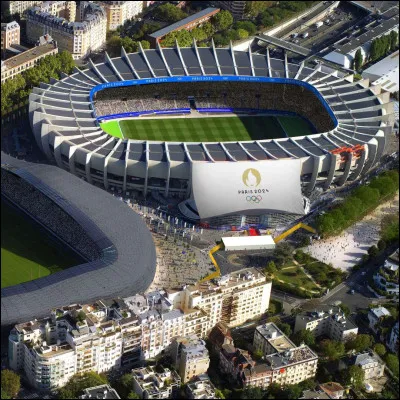 Dans quel département parisien le stade du Parc des Princes est-il situé ?