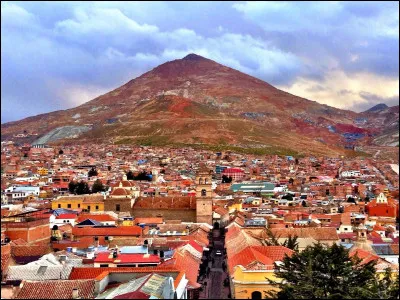 Dans quel pays se trouve Potosi, ville de 160 000 habitants ?