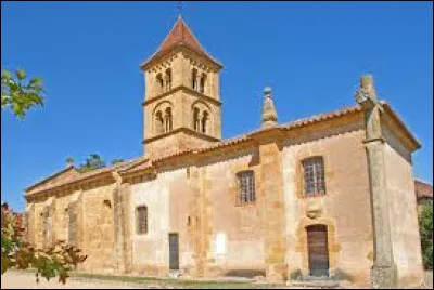 Vous avez sur cette image l'église Saint-Pierre-et-Saint-Paul, à Montceaux-l'Étoile. Village Saône-et-Loirien, il se situe en région ...