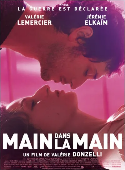 Quel chanteur interprète le titre "Main dans la main" ?