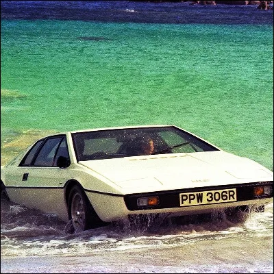 Dans le film "L�Espion qui m�aimait", quel est le mod&egrave;le de la voiture qui permet &agrave; James Bond de voyager sous l�eau ?