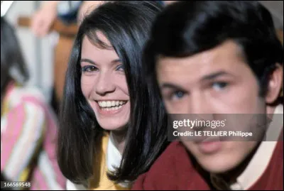 De quelle année date sa chanson "Douce est la pluie" ?