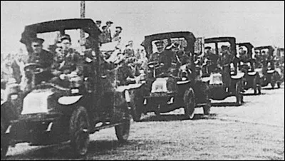 Au cours de quelle guerre les taxis de la Marne ont-ils été réquisitionnés pour transporter les hommes d'une brigade d'infanterie envoyés en renfort de Paris sur le champ de bataille ?