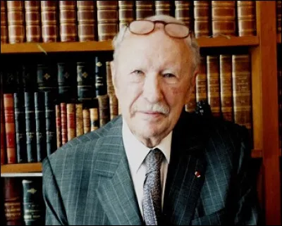 Qui est cet écrivain, auteur du livre ''Les taxis de la Marne'' ?