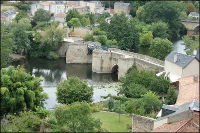 A quelle altitude situez-vous le point culminant du département ?